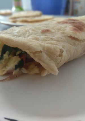 Una foto de Fajitas de harina de trigo con huevos revueltos
