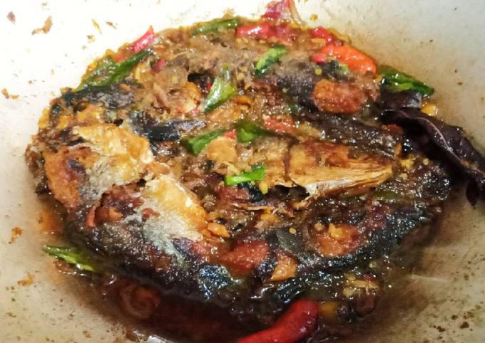 Langkah Mudah untuk Membuat Ikan bandeng bumbu kuning Anti Gagal