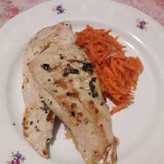 A picture of Petto di pollo con aceto balsamico.