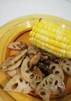 A picture of Lotus roots with mushrooms.