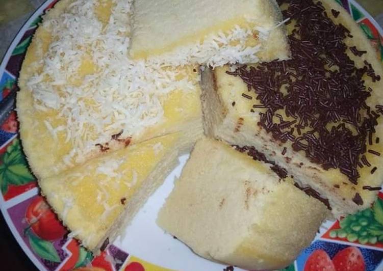 Bagaimana Menyiapkan Bolu kukus jerman toping keju dan meises yang Bisa Manjain Lidah
