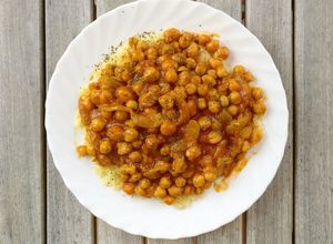 Una foto de Garbanzos con cuscús, calabacín y Ras el hanout