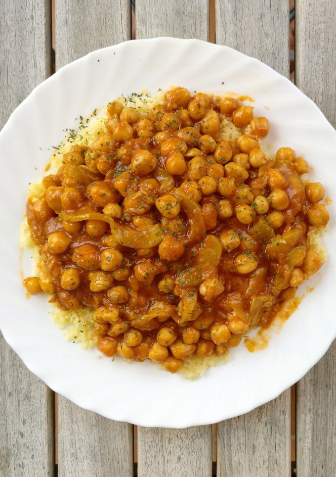 Una foto de Garbanzos con cuscús, calabacín y Ras el hanout