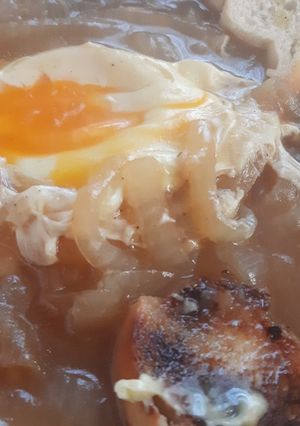 Una foto de Sopa de Cebolla a mi estilo