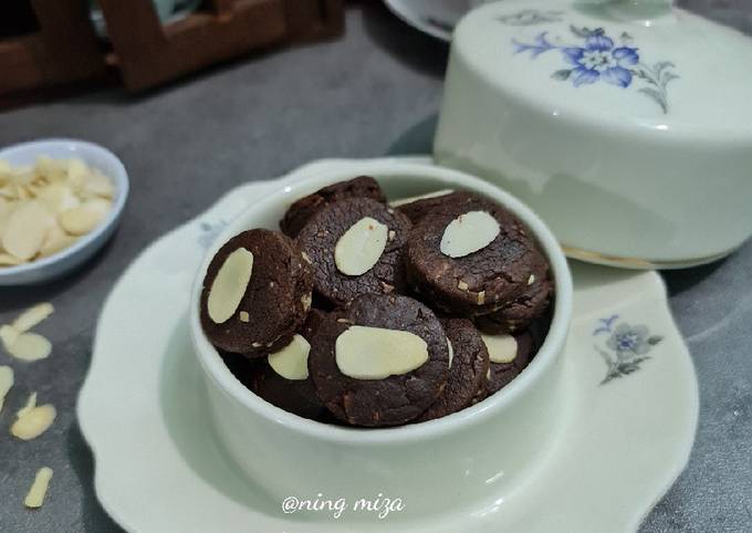 152. Almond Chocolate Cookies