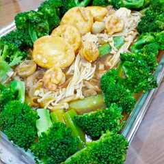 Sapo tahu udang jamur dengann brokoli rebus রেসিপির প্রধান ছবি