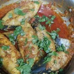 A picture of Fish karahi.