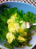 Ensalada de rúcula y huevo pasado por agua