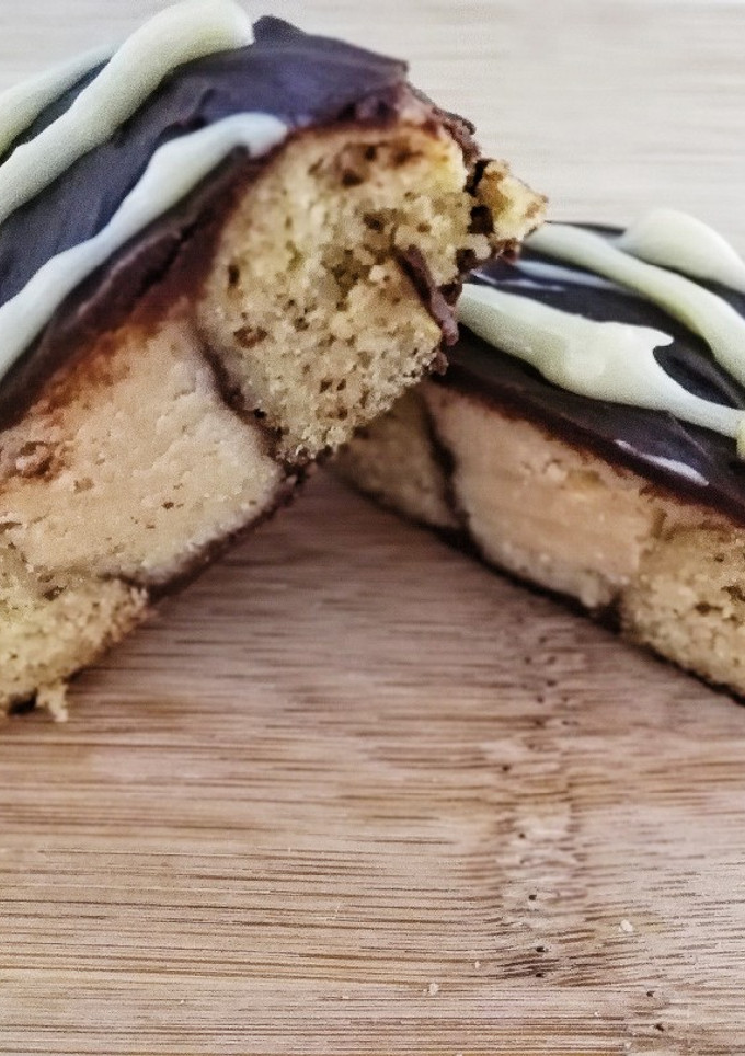 Una foto de Donuts rellenos de fitella blanca