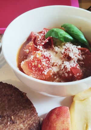 Une photo de 🌺 Soupe de tomates rustique maison