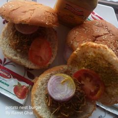 A picture of Potato Nest Burger.