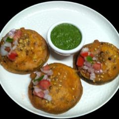 A picture of Brinjal pakoda.