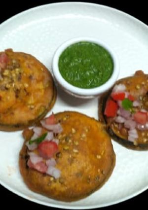 A picture of Brinjal pakoda.