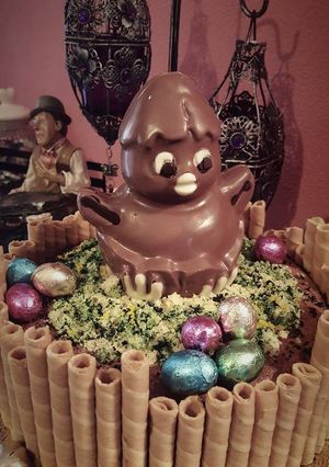 Foto principal de Mona de Pascua con figura de chocolate