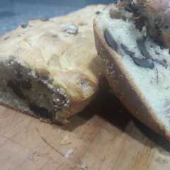 Una foto de Budín de olivas negras y almendras sin tacc