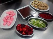 Una foto de fondue de crema