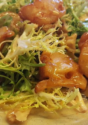 Foto principal de Ensalada de escarola con langostinos en témpura