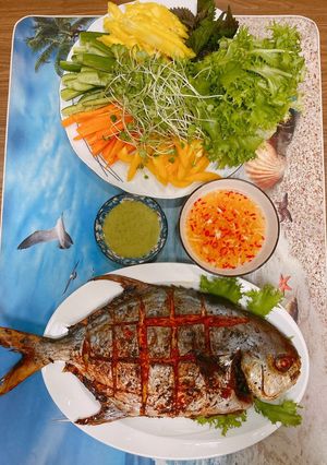 Hình của món Cá chim nướng muối ớt sa tế.