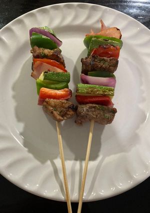Una foto de Brochetas de res