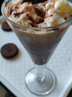 ओरियो मिल्क शेक (oreo milkshake recipe in hindi) रेसिपी मुख्य फोटो