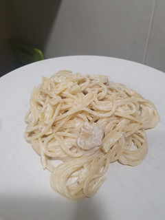 Una foto de Spaghetti con manzana y champiñones