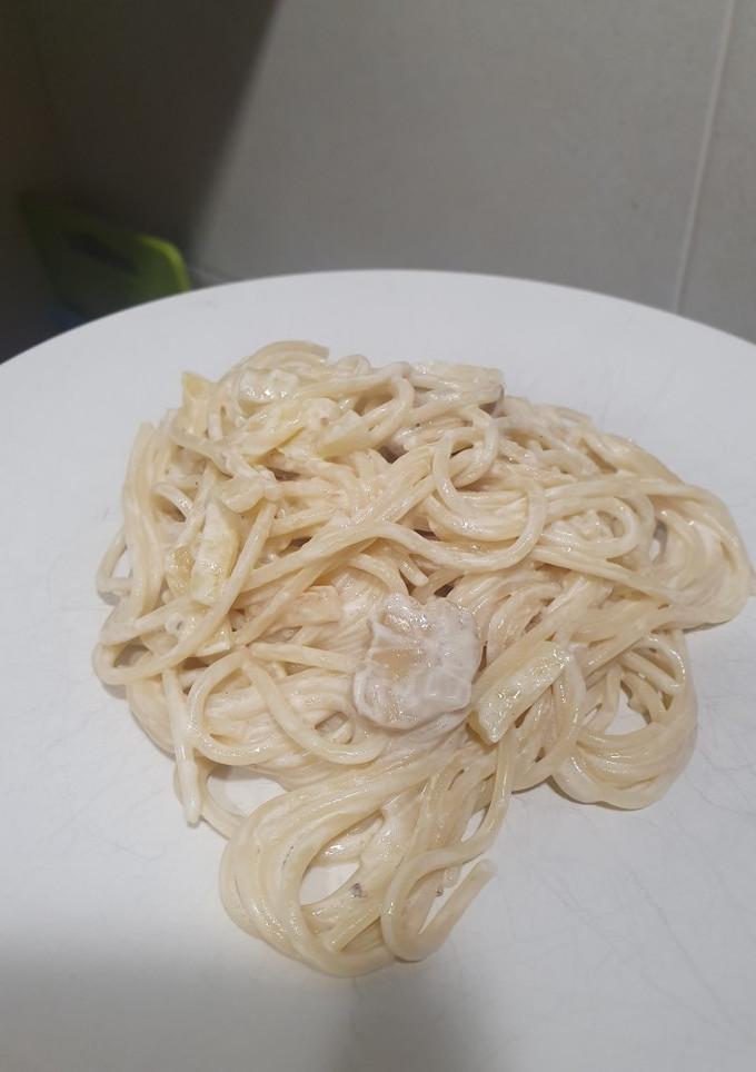 Una foto de Spaghetti con manzana y champiñones