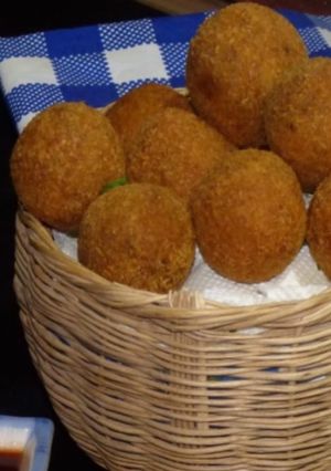 A picture of Chicken Bread balls.
