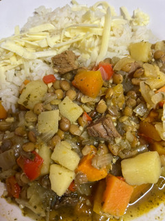 Una foto de Guiso de lentejas fácil con carne