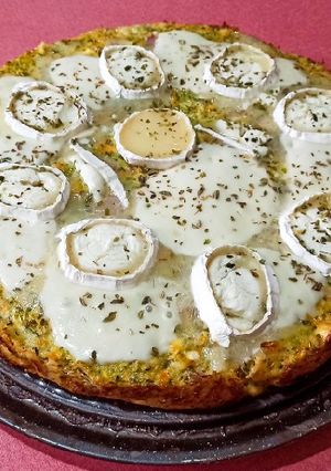Una foto de Pastel salado de queso de cabra, mozzarella y lacón