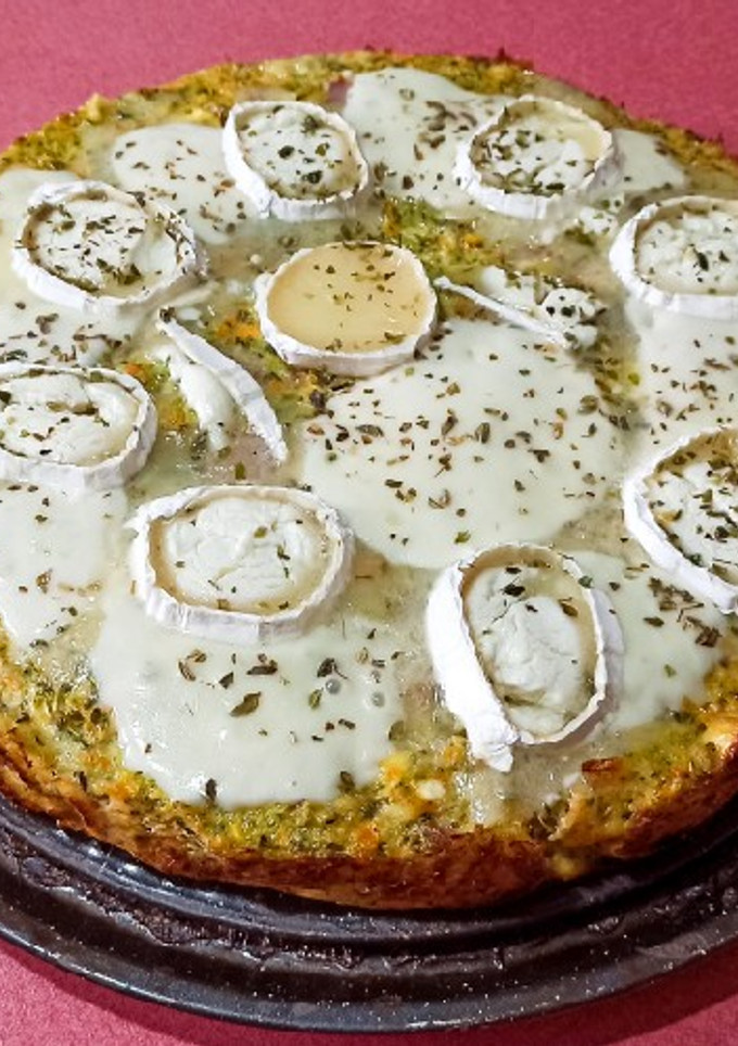 Una foto de Pastel salado de queso de cabra, mozzarella y lacón