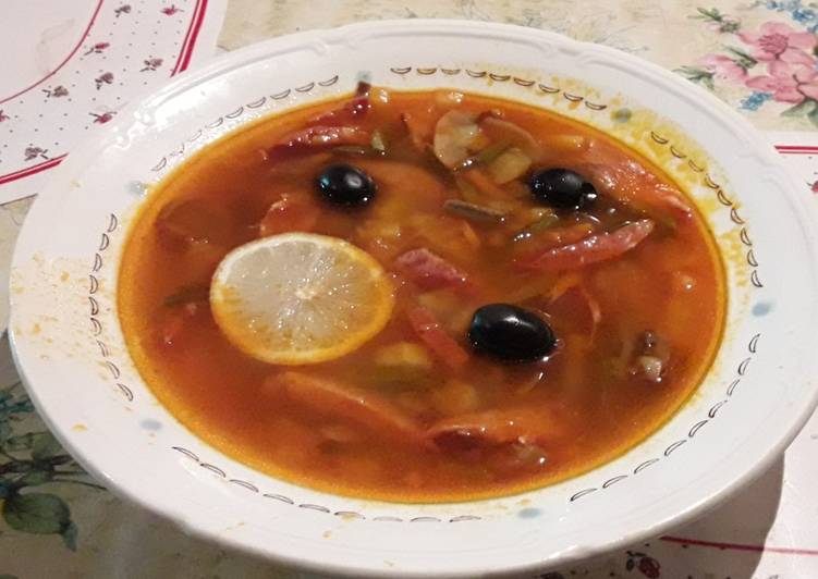 Recipe: Appetizing Солянка (суп) с копченой курицей