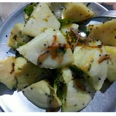 A picture of Fried idli.