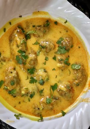 A picture of Kadhi Pakoda.