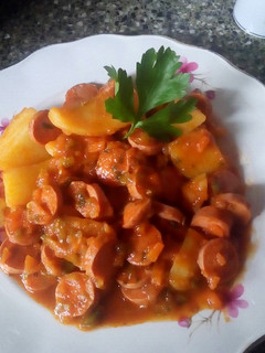 Una foto de Salsa de tomate🍅 con salchichas😍