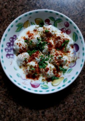 દહીં વડા (Dahi Vada Recipe In Gujarati) રેસીપી મુખ્ય ફોટો