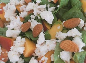 Una foto de Ensalada con Queso de Cabra