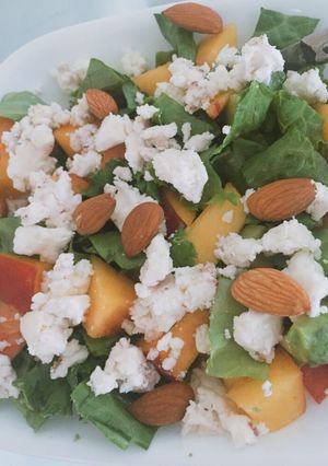 Una foto de Ensalada con Queso de Cabra