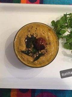 लाल मिर्ची और नारियल की चटनी (lal mirch aur nariyal ki chutney recipe in Hindi) रेसिपी मुख्य फोटो