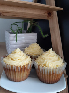 Una foto de Cupcakes de naranja con buttercream de naranja🍊