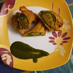 A picture of Mirchi vada.