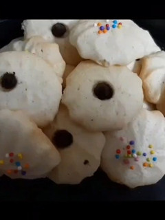 બટર કુકીઝ(Butter cookies recipe in Gujarati) રેસીપી મુખ્ય ફોટો