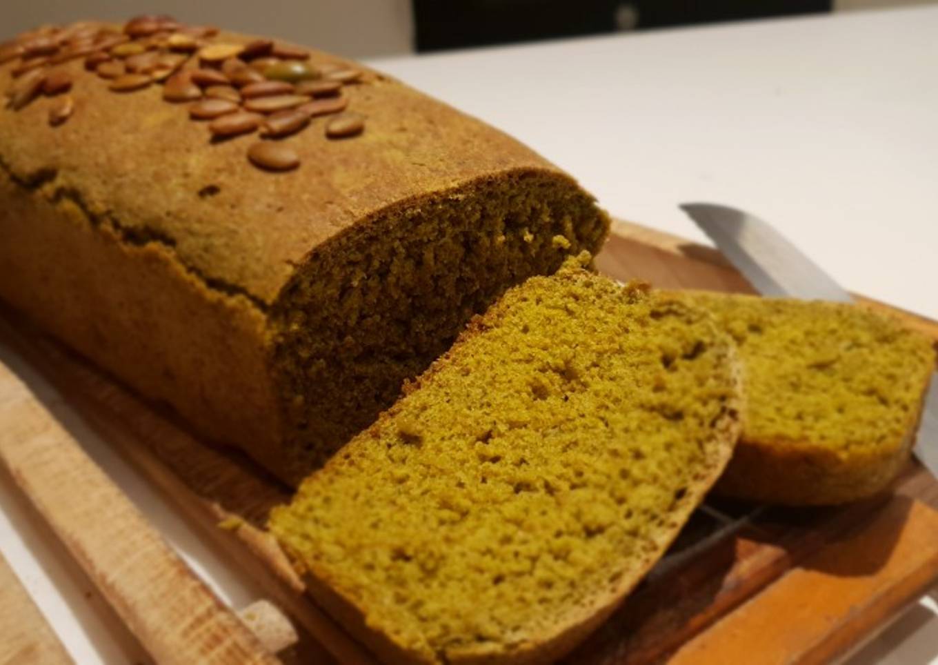 Pan de molde de espinacas o pan verde