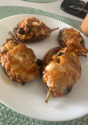 Una foto de Berenjenas rellenas asadas y gratinadas en airfryer