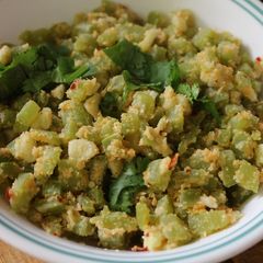 A picture of Potlakaya Podi Koora/Snake gourd Dry Curry.
