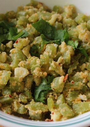 A picture of Potlakaya Podi Koora/Snake gourd Dry Curry.