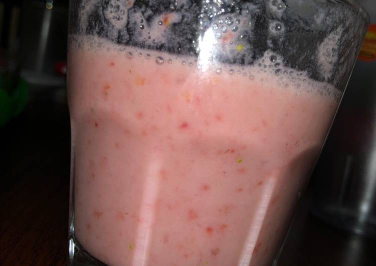 Cara Gampang Menyiapkan Jus strawberry mix banana with yogurt, Enak Banget