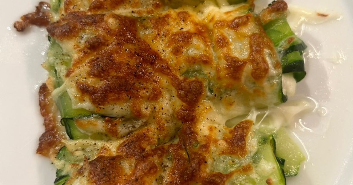Rollitos de calabacín rellenos de queso cottage y hierbas cocinados en airfryer en bandeja, receta en Cookpad
