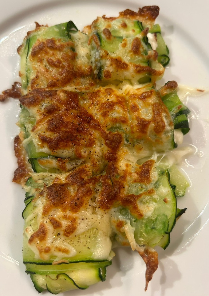Una foto de Rollitos de calabacín 🥒 y queso cottage 🧀 en airfryer