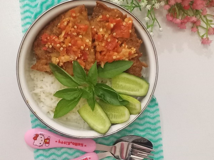 Cara Gampang Membuat Rice Bowl Telur Dadar Crispy Geprek Anti Gagal