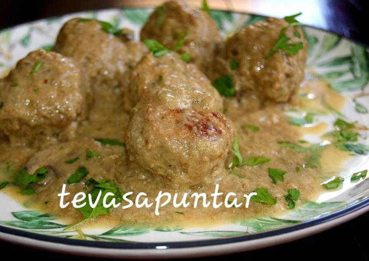 Albóndigas en salsa de puerros